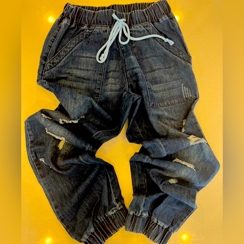 Elastic distressed baggy jogger jeans